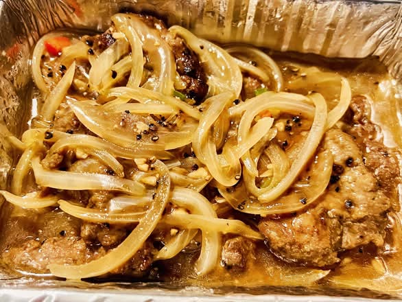 37. Black Peppered Beef Tenderloin 黑椒焗牛柳
